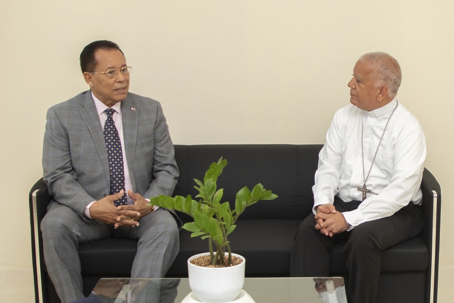 Presidente del Consejo Nacional de Drogas (CND) se reúne con obispo de Barahona; destaca importante rol de La Iglesia en la sociedad